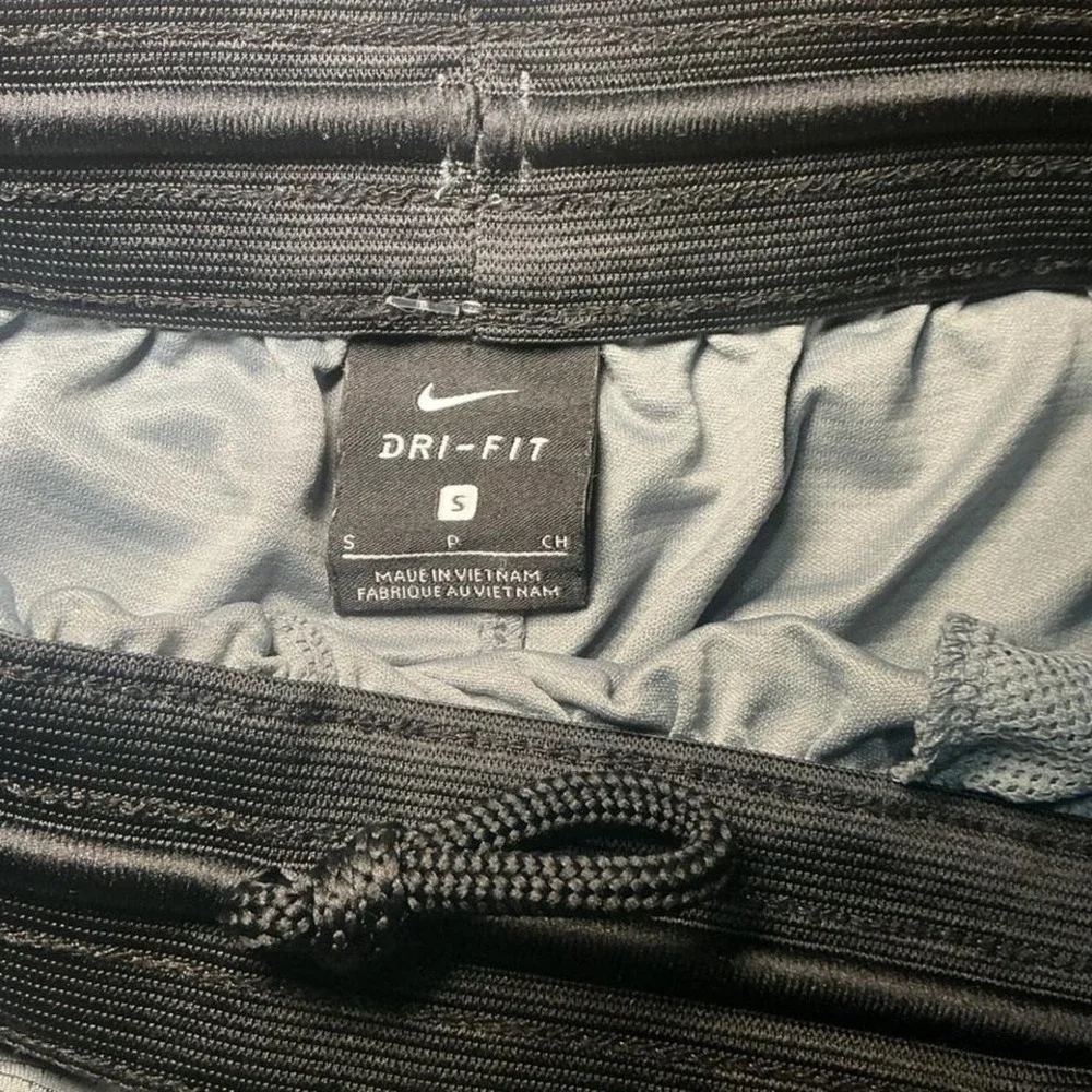 Nike Dri-FIT Gray Athletic Shorts Size S Swoosh Logo Running‎ Gym Activewear
